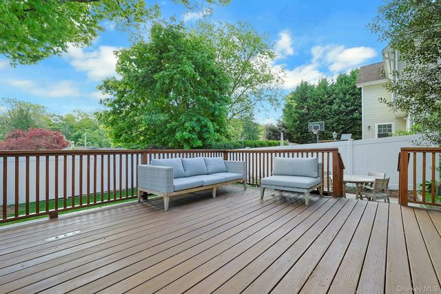 201 Westchester Avenue, Thornwood, NY 10594