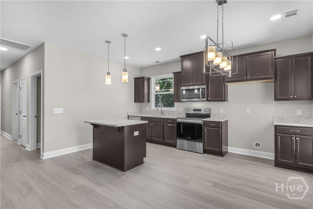 Image 10 of property listing at 2235 Alaska Street, Savannah, GA 31404