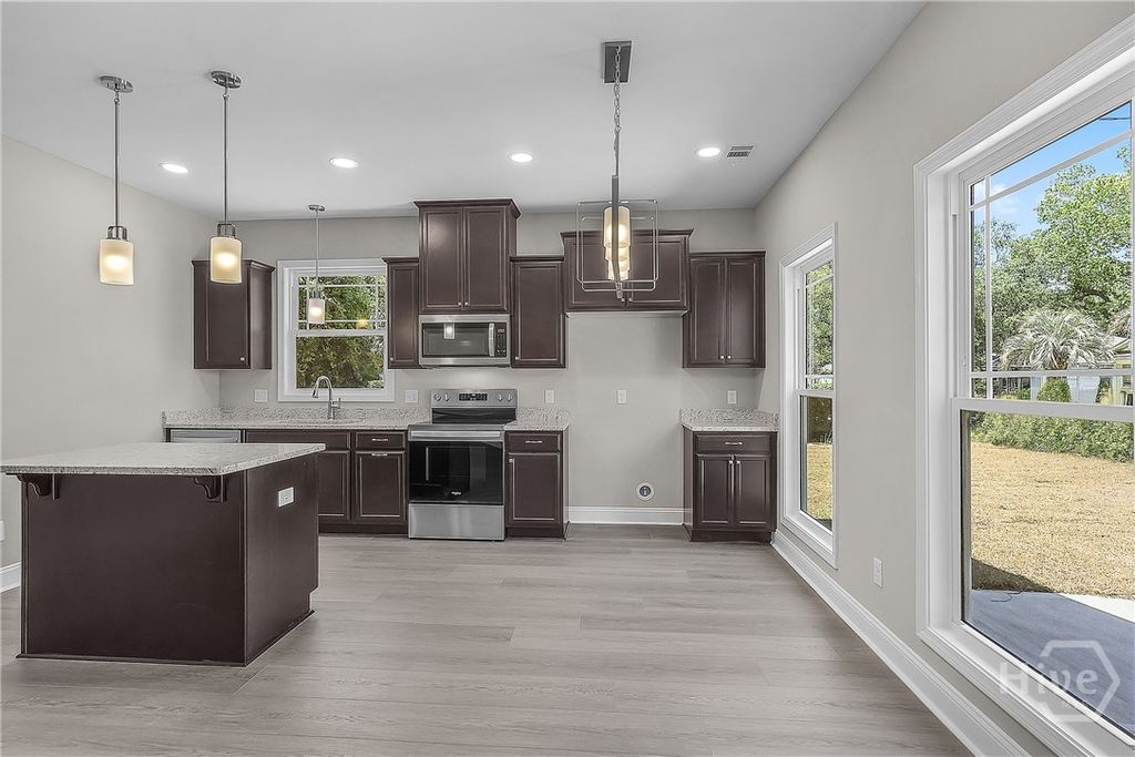 Image 11 of property listing at 2235 Alaska Street, Savannah, GA 31404