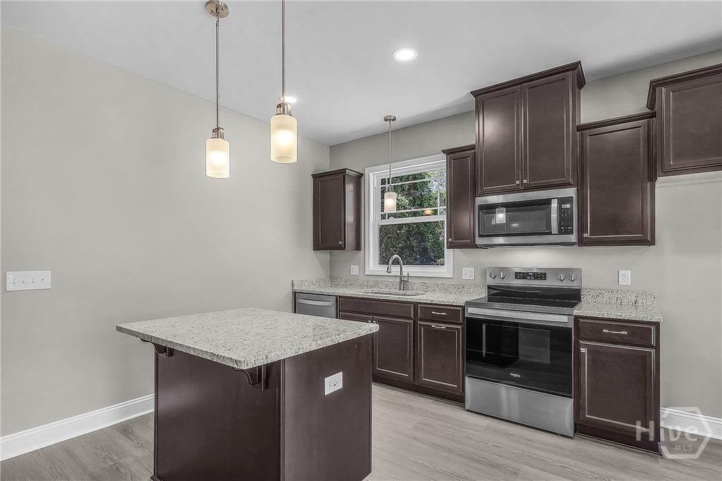 Image 16 of property listing at 2235 Alaska Street, Savannah, GA 31404