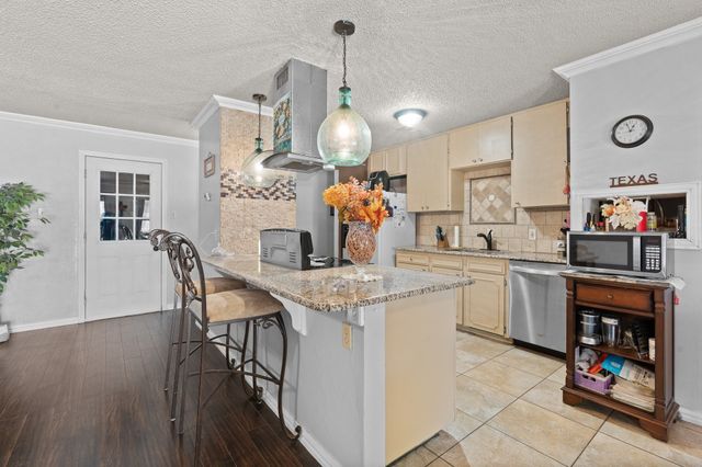 301 E Hampton Road, Crowley, TX 76036