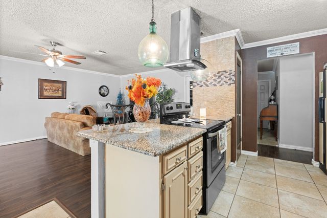 301 E Hampton Road, Crowley, TX 76036