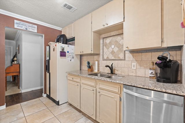 301 E Hampton Road, Crowley, TX 76036