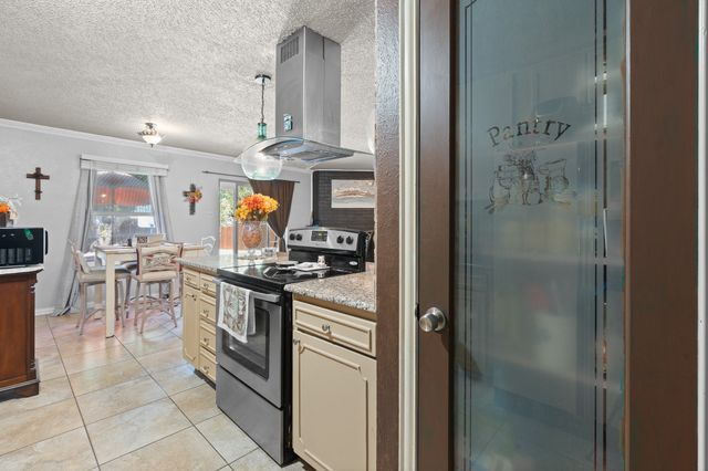 301 E Hampton Road, Crowley, TX 76036