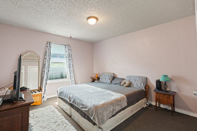 301 E Hampton Road, Crowley, TX 76036