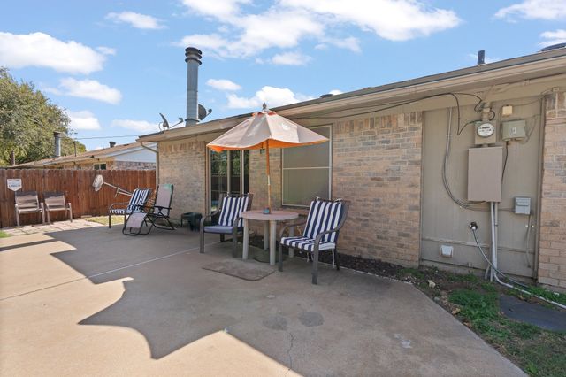 301 E Hampton Road, Crowley, TX 76036