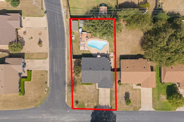 301 E Hampton Road, Crowley, TX 76036