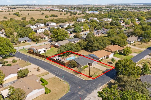301 E Hampton Road, Crowley, TX 76036
