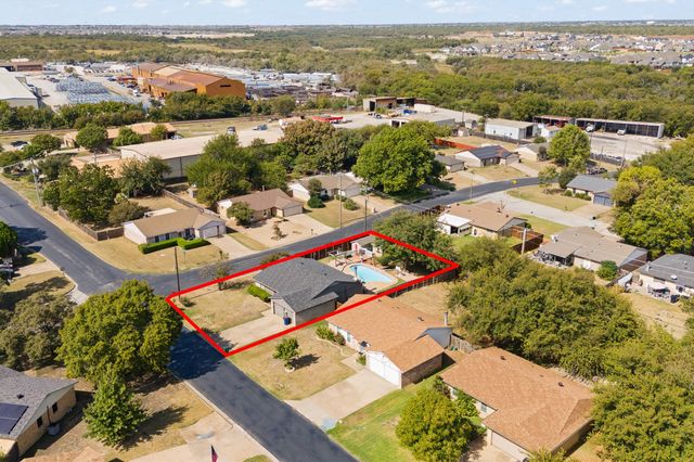 301 E Hampton Road, Crowley, TX 76036