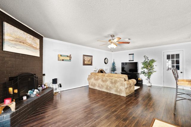 301 E Hampton Road, Crowley, TX 76036