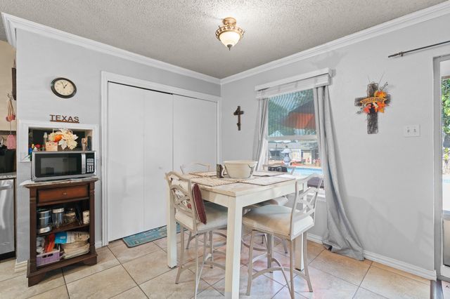 301 E Hampton Road, Crowley, TX 76036