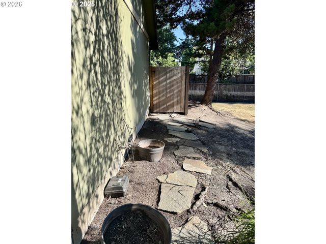 9020 Sw 130TH Ave, Beaverton, OR 97008