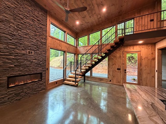 538 Hiawatha Trail, Blue Ridge, GA 30513