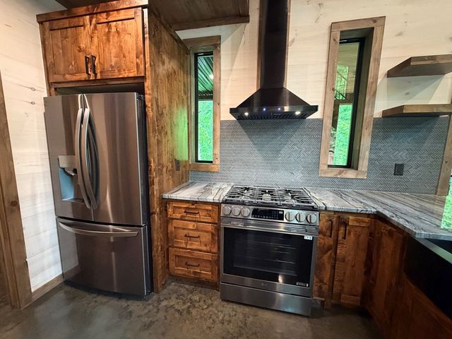 538 Hiawatha Trail, Blue Ridge, GA 30513