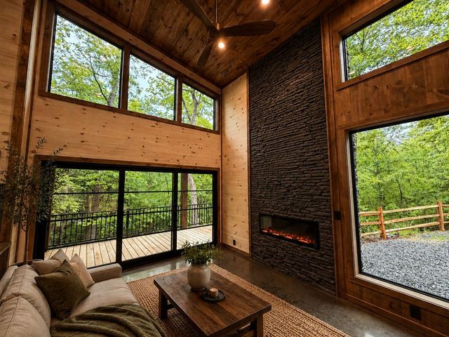 538 Hiawatha Trail, Blue Ridge, GA 30513
