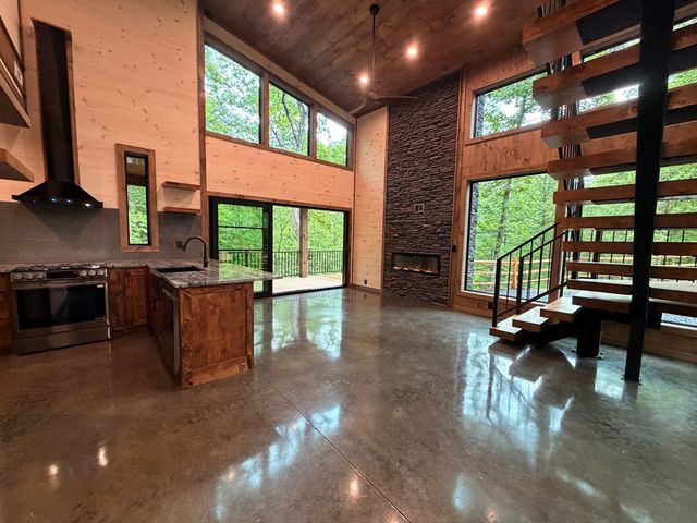 538 Hiawatha Trail, Blue Ridge, GA 30513