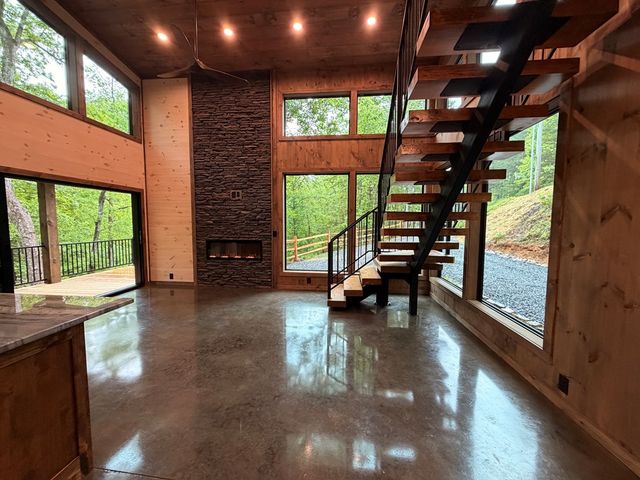 538 Hiawatha Trail, Blue Ridge, GA 30513