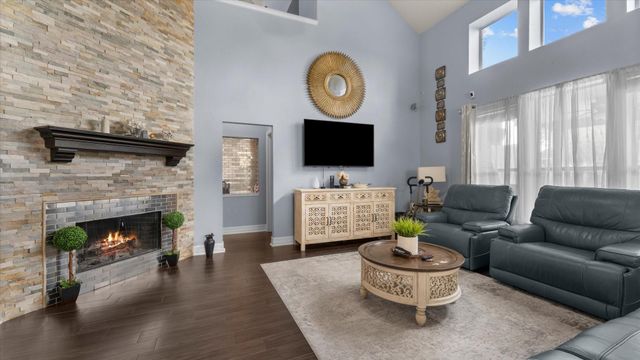 406 Silver Creek Circle, Richmond, TX 77406