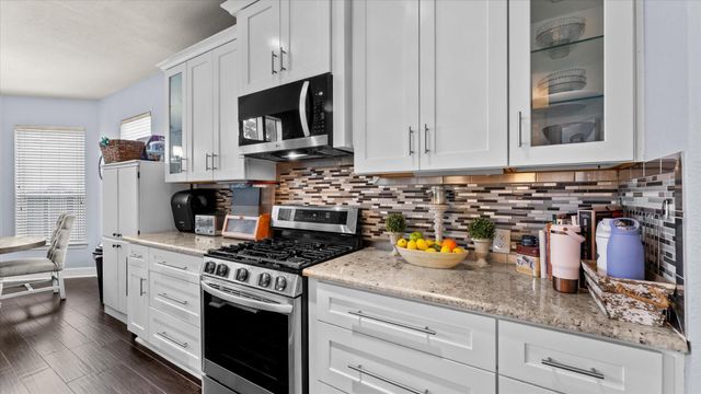 406 Silver Creek Circle, Richmond, TX 77406