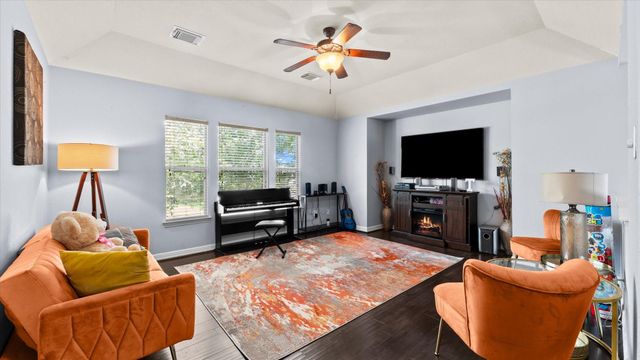 406 Silver Creek Circle, Richmond, TX 77406