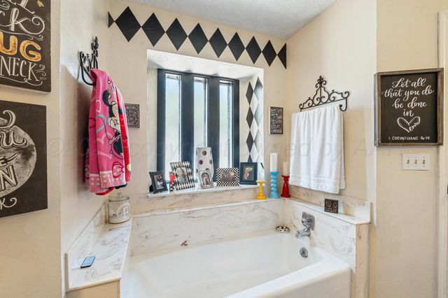 19 Canyon Rim Drive, Canyon, TX 79015