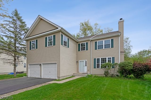 59 Scenic Ct, Hackettstown Town, NJ 07840