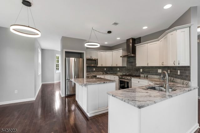 59 Scenic Ct, Hackettstown Town, NJ 07840