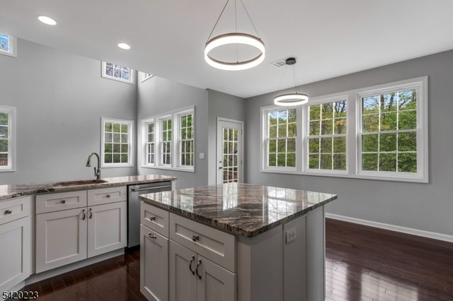 59 Scenic Ct, Hackettstown Town, NJ 07840