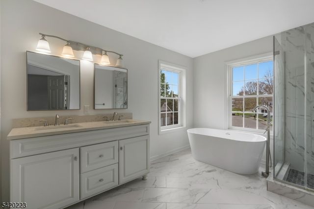 59 Scenic Ct, Hackettstown Town, NJ 07840