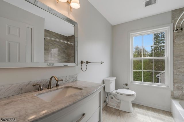 59 Scenic Ct, Hackettstown Town, NJ 07840