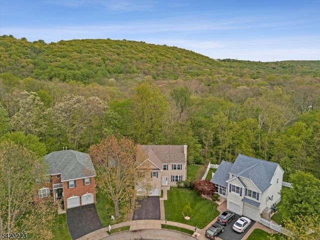 59 Scenic Ct, Hackettstown Town, NJ 07840