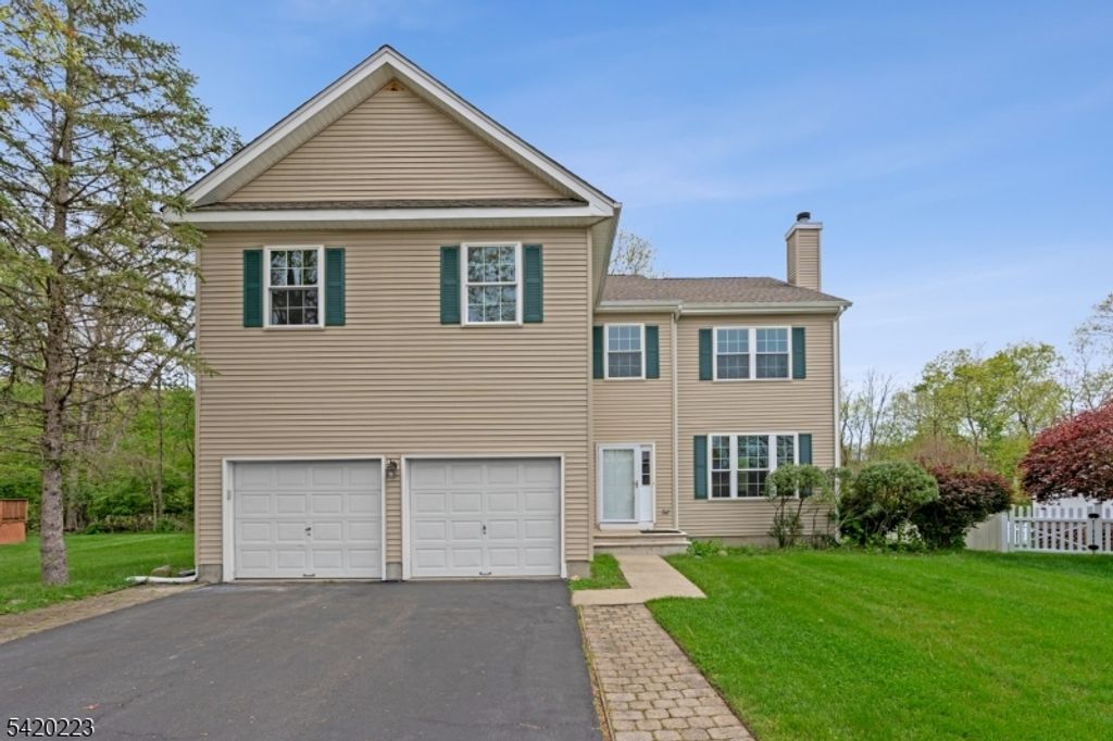59 Scenic Ct, Hackettstown Town, NJ 07840