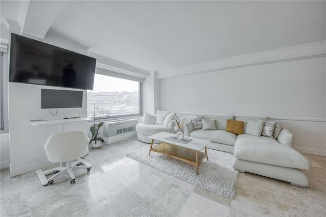 320 Fort Duquesne Blvd 10B, Pittsburgh, PA 15222