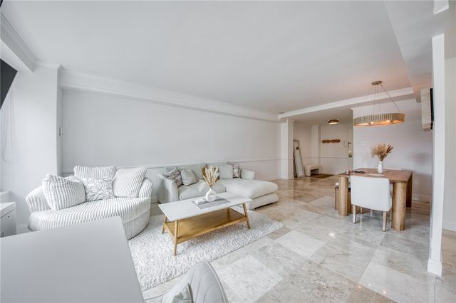 320 Fort Duquesne Blvd 10B, Pittsburgh, PA 15222