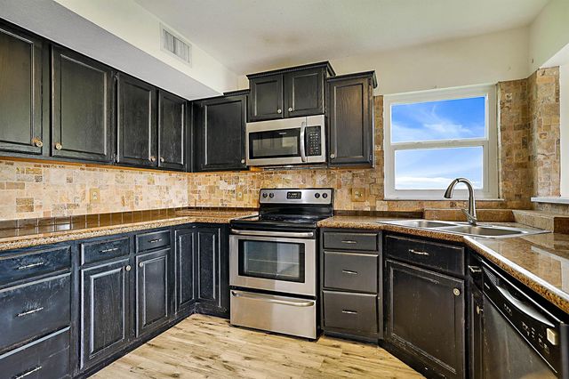 3570 Woods Walk Boulevard, Lake Worth, FL 33467