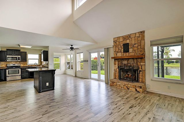 3570 Woods Walk Boulevard, Lake Worth, FL 33467
