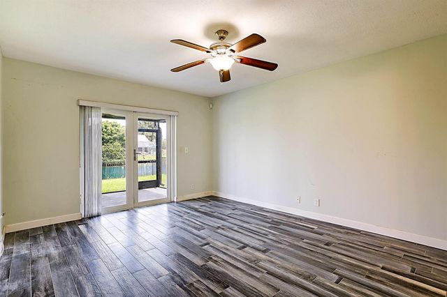 3570 Woods Walk Boulevard, Lake Worth, FL 33467