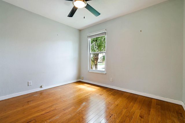 3570 Woods Walk Boulevard, Lake Worth, FL 33467
