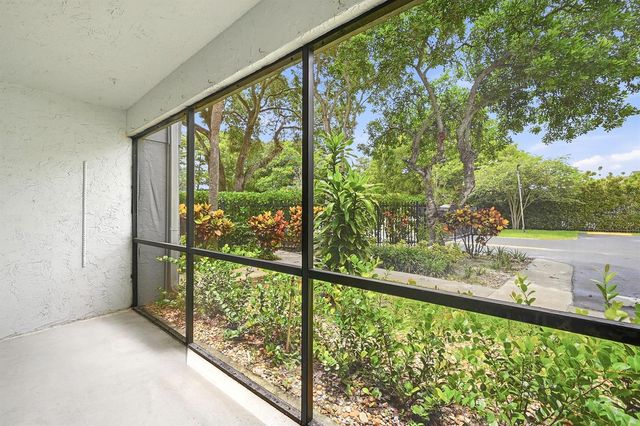 2753 S OAKLAND FOREST Drive 102, Oakland Park, FL 33309