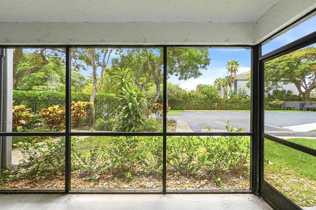 2753 S OAKLAND FOREST Drive 102, Oakland Park, FL 33309
