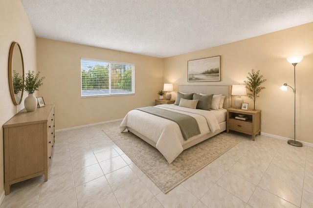 2753 S OAKLAND FOREST Drive 102, Oakland Park, FL 33309