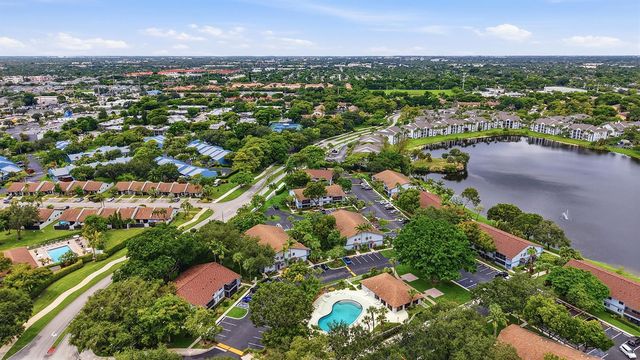 2753 S OAKLAND FOREST Drive 102, Oakland Park, FL 33309