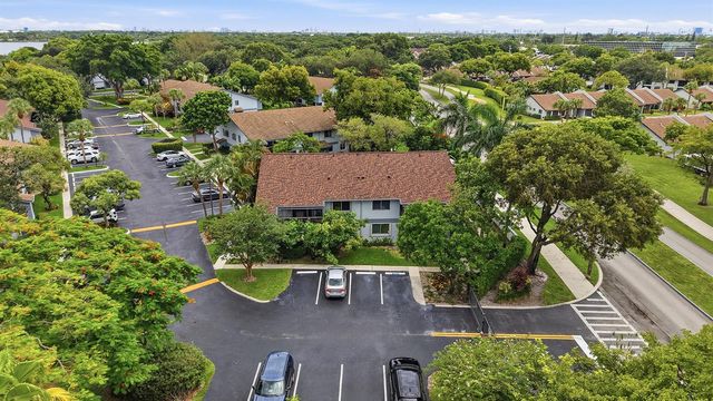 2753 S OAKLAND FOREST Drive 102, Oakland Park, FL 33309