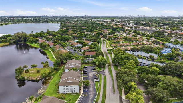 2753 S OAKLAND FOREST Drive 102, Oakland Park, FL 33309