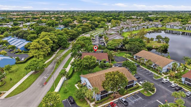 2753 S OAKLAND FOREST Drive 102, Oakland Park, FL 33309