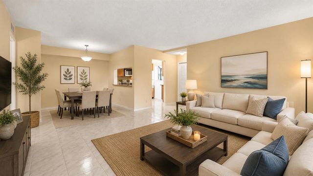 2753 S OAKLAND FOREST Drive 102, Oakland Park, FL 33309