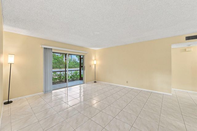 2753 S OAKLAND FOREST Drive 102, Oakland Park, FL 33309