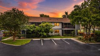 2753 S OAKLAND FOREST Drive 102, Oakland Park, FL 33309