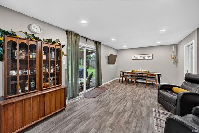 1024 E Eckman Street, South Bend, IN 46614