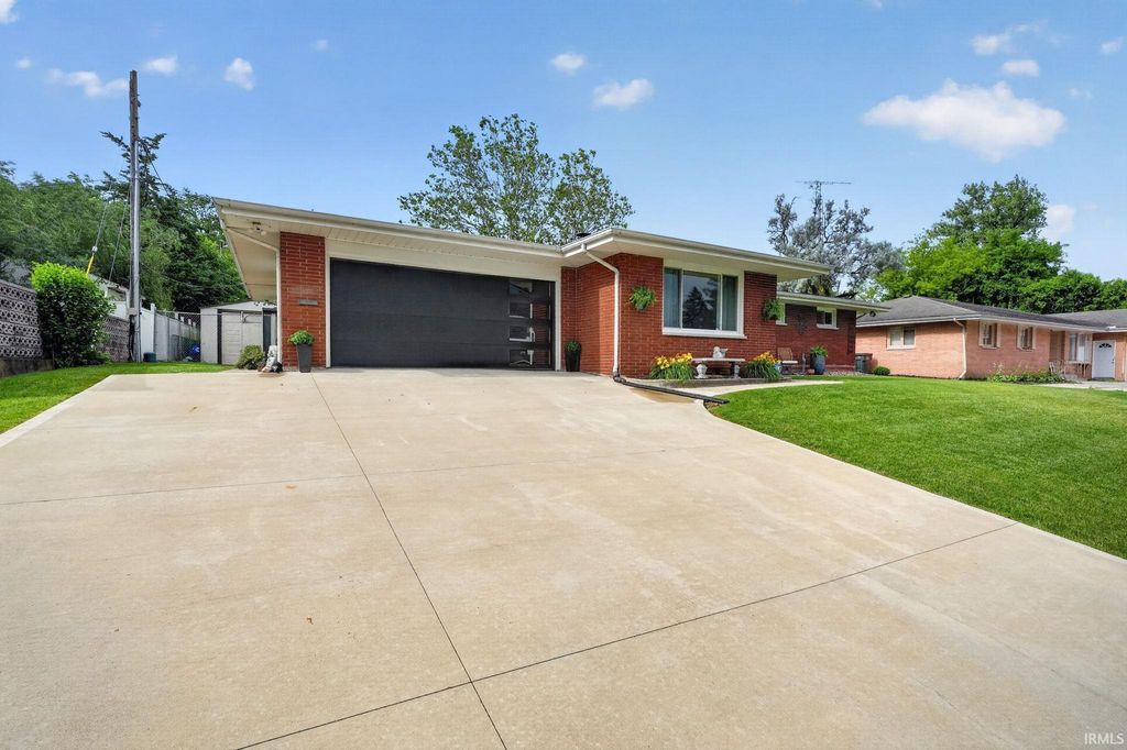 1024 E Eckman Street, South Bend, IN 46614